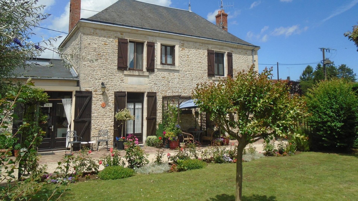 Saint-Valerien House | Getaway rural holiday home for rent!