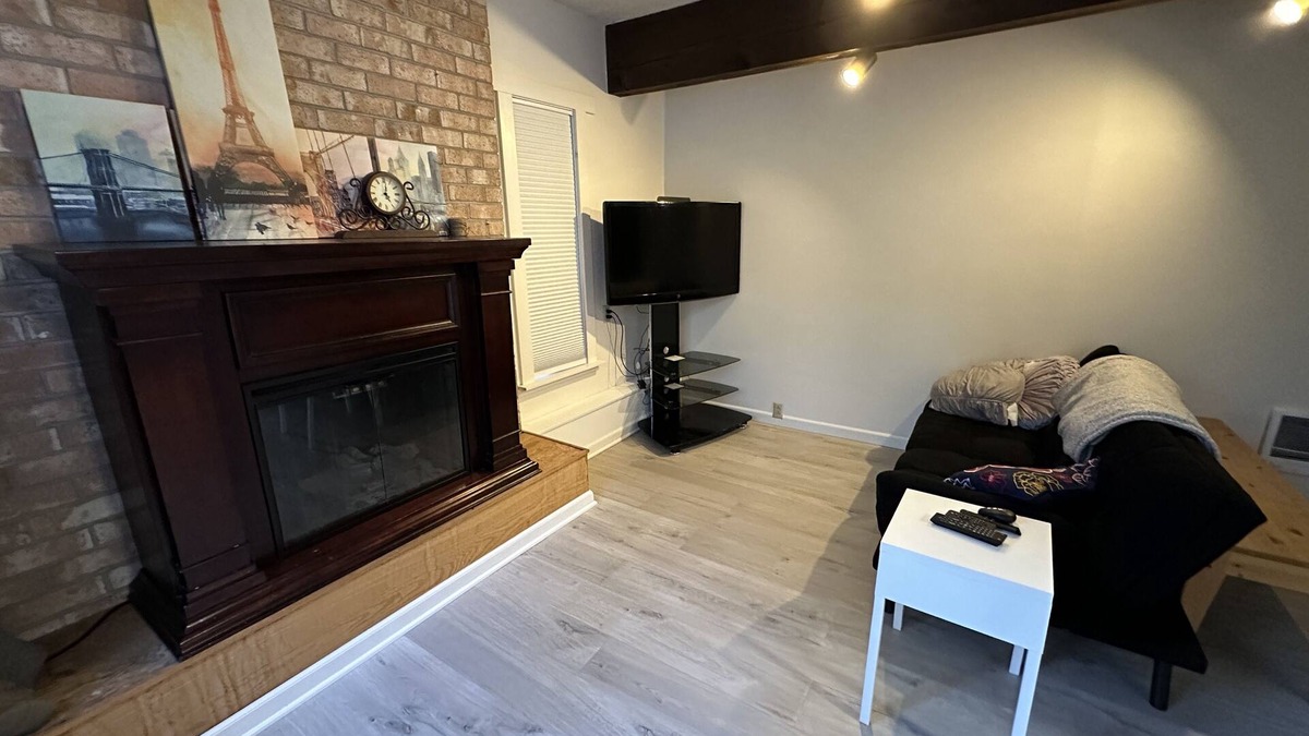 Lake Forest Park House | Getaway to a quiet neighborhood house (MIL suite) with garden & creek view