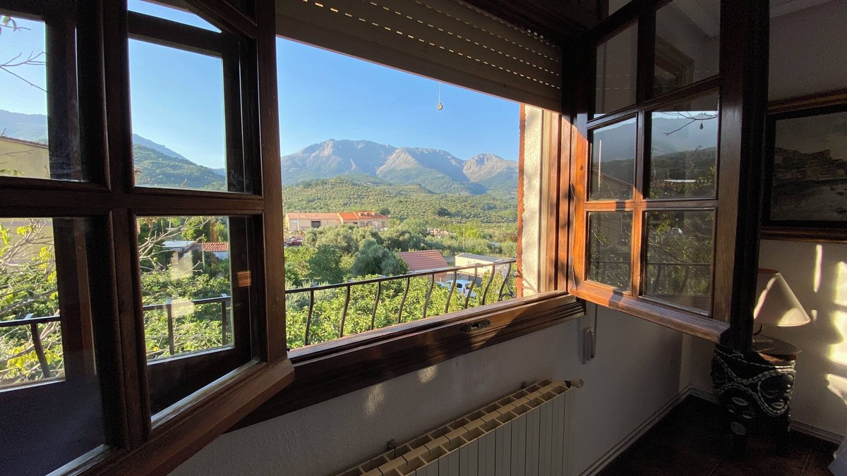 Mombeltran Ski Chalet | Getaway to Sierra de Gredos