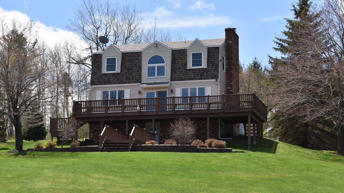 Summit House | Getaway to Summit Lake