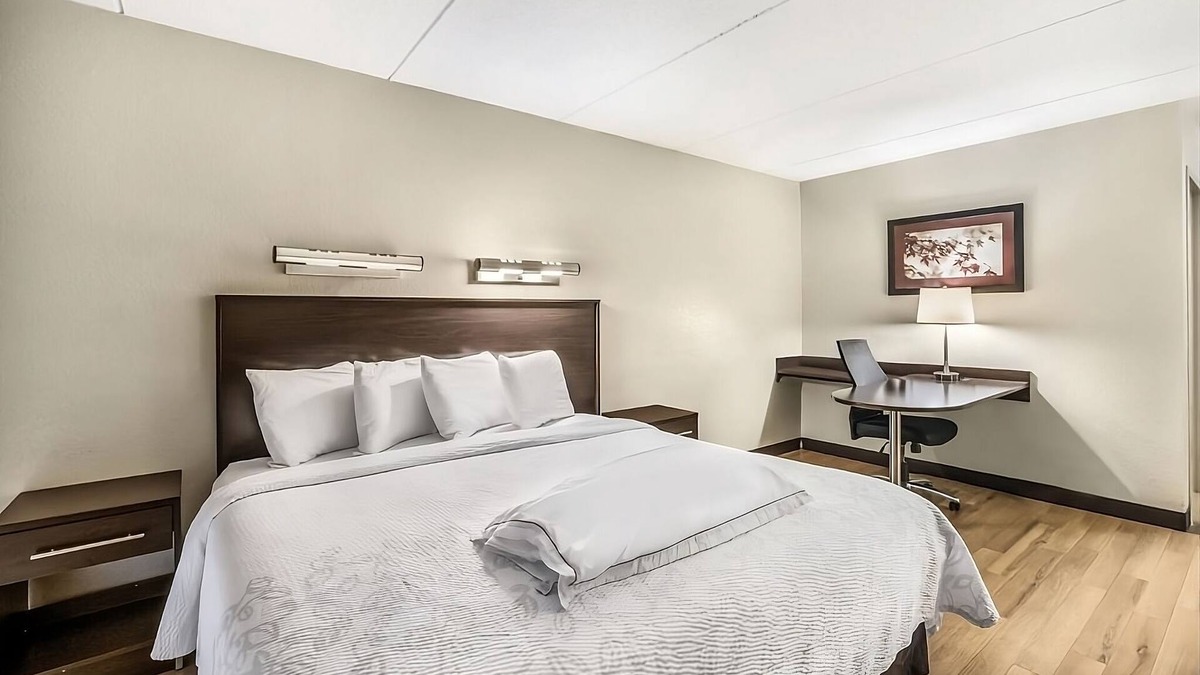 Woburn Hotel | Getaway with Friends! FREE Parking, Minutes to Downtown Boston and Woburn Mall!
