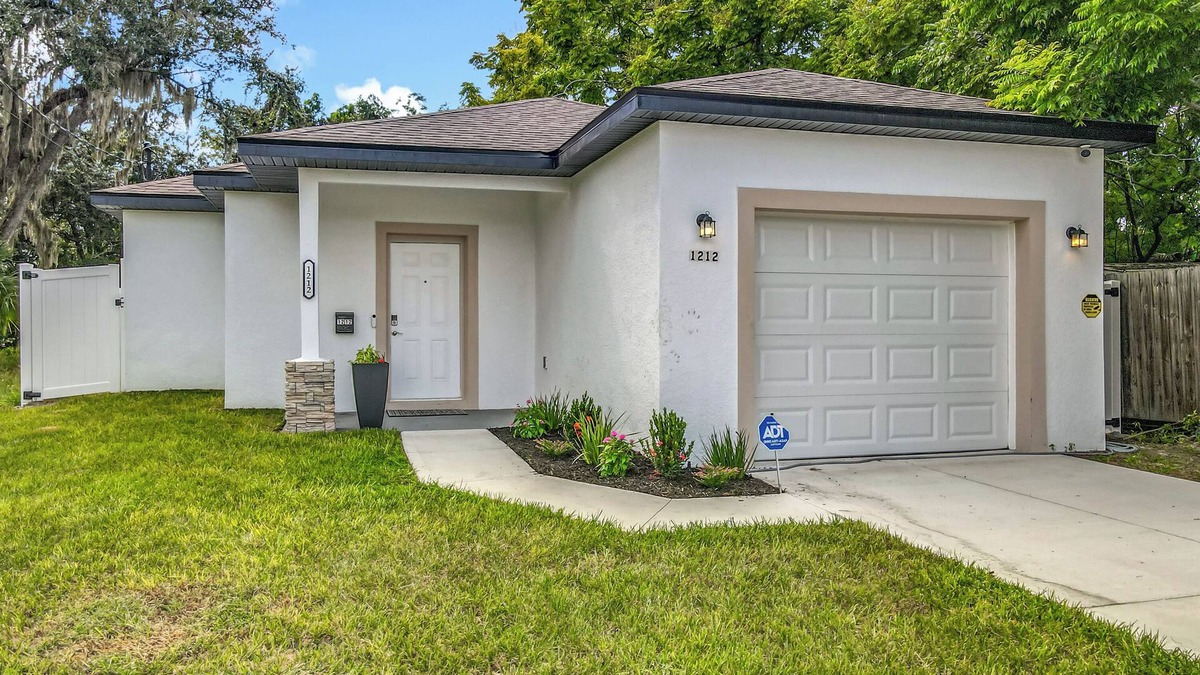 Sanford House | Getaways, your way!nSpacious & Modern 3BR, 2BA
