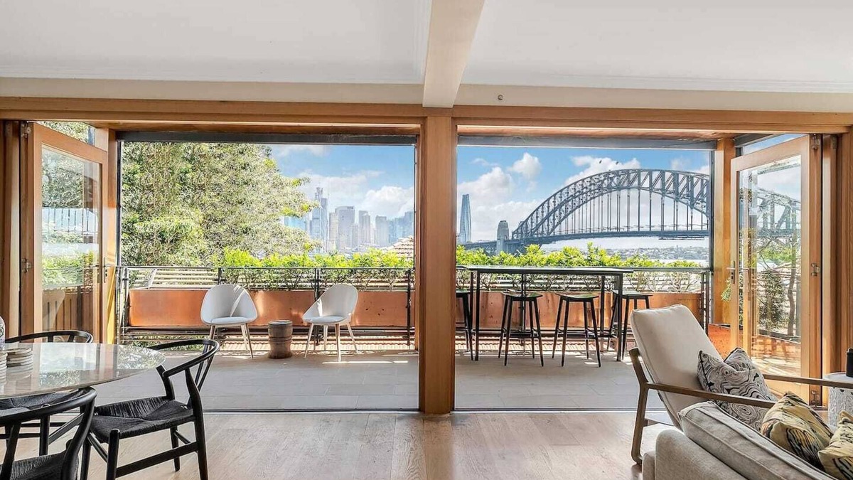 Kirribilli Apartment | Getawayz NSW - Heatherbrae I - Luxurious 3 Bed Apartment, World Class Harbour Bridge Views.