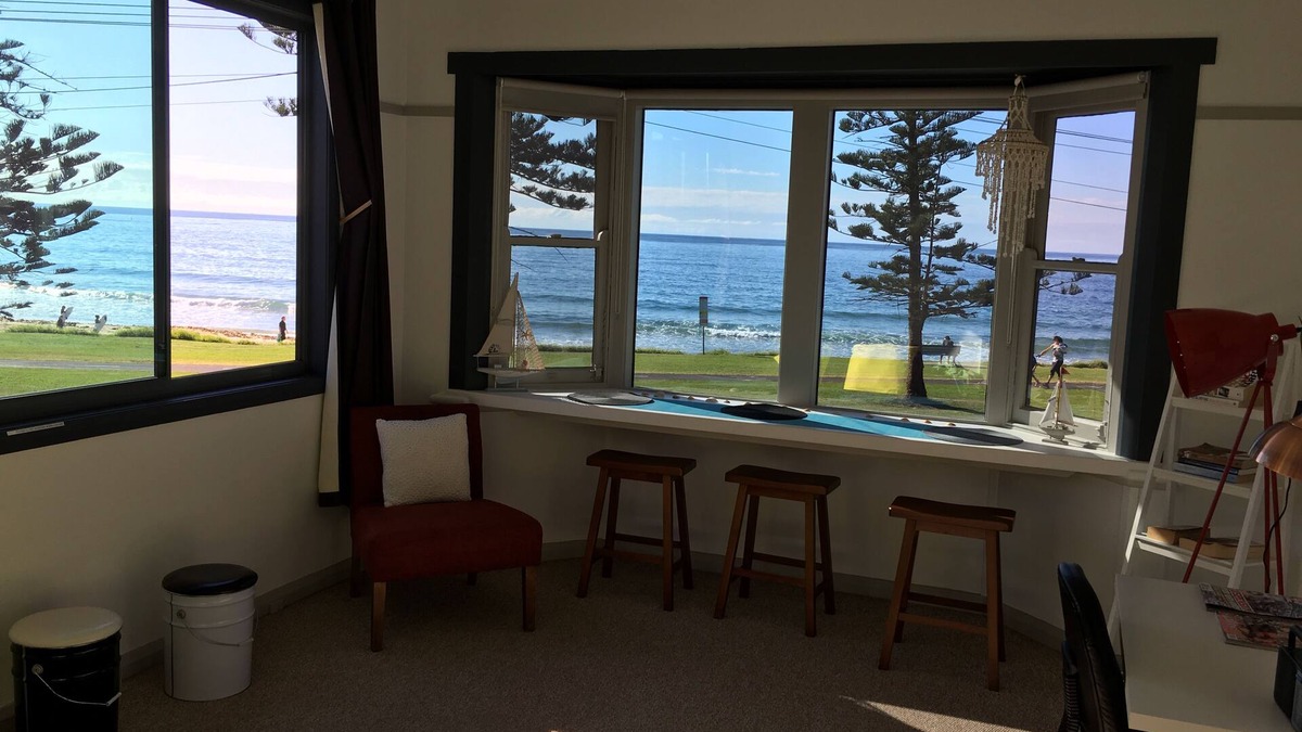 Bulli Apartment | GETWUNTOO on beautiful Sandon Point beach Bulli . Entire Top floor of house