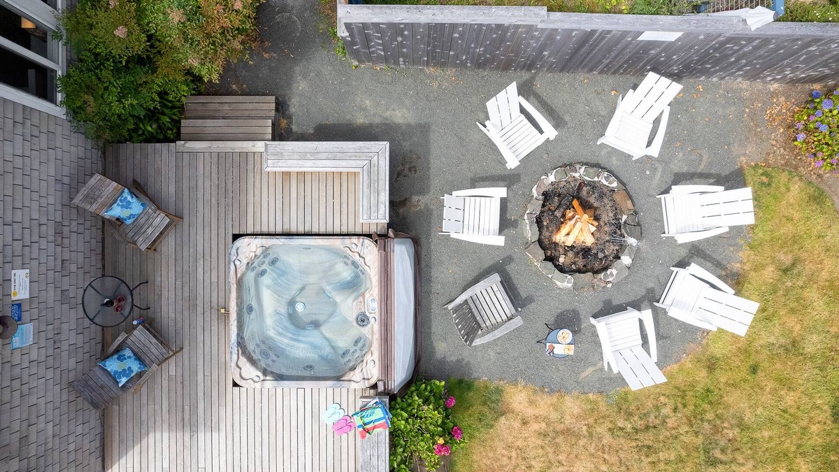 Gearhart Cottage | GG:}Hot-Tub~WalkToBeach&Trailsb~Fire~Pit~Bikes~Ping-Pong~Cornhole~Fenced~DogOK~