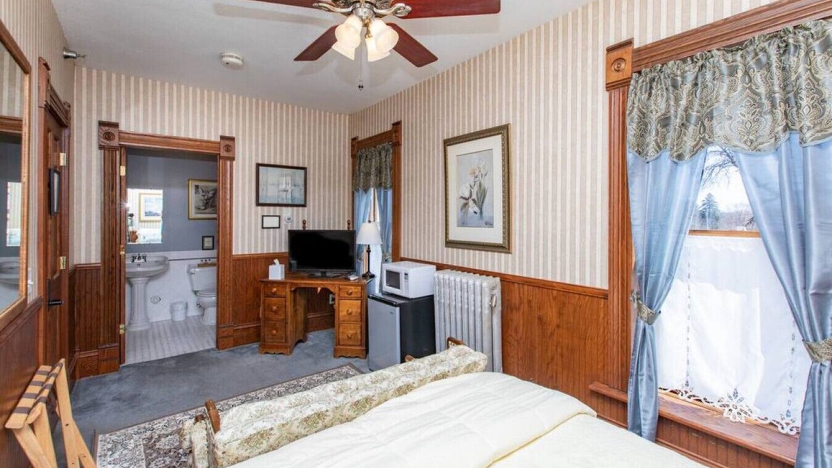 Rush City Hotel | GH 7 · #7 Grant House- The Wilder Suite