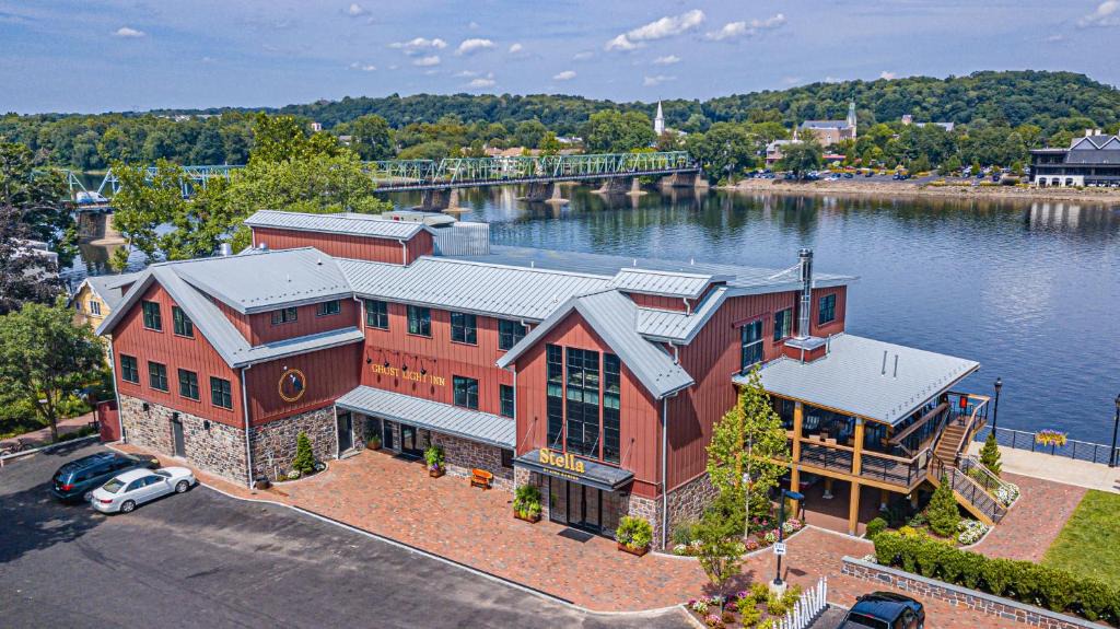 New Hope Hotel | Ghost Light Inn
