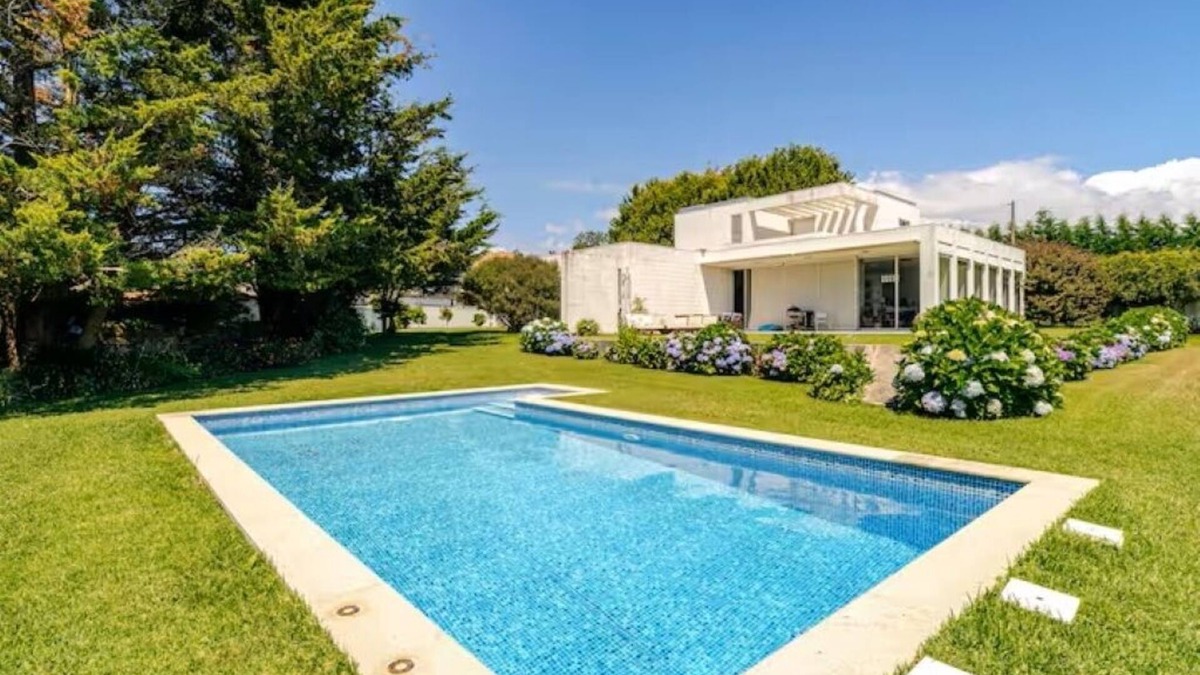 Vila do Conde Villa | Gião house with private pool and large garden. We accept pets.