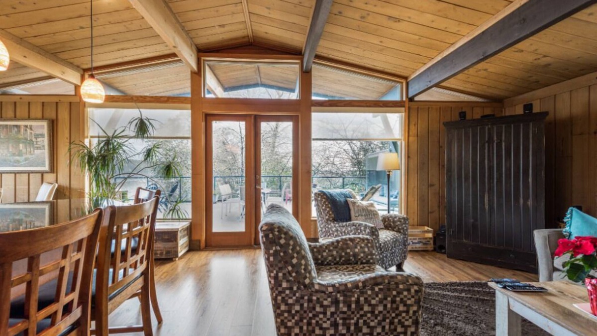 Gibsons House | Gibsons Luxury Cedar Cottage with Ocean & Mountain Views!