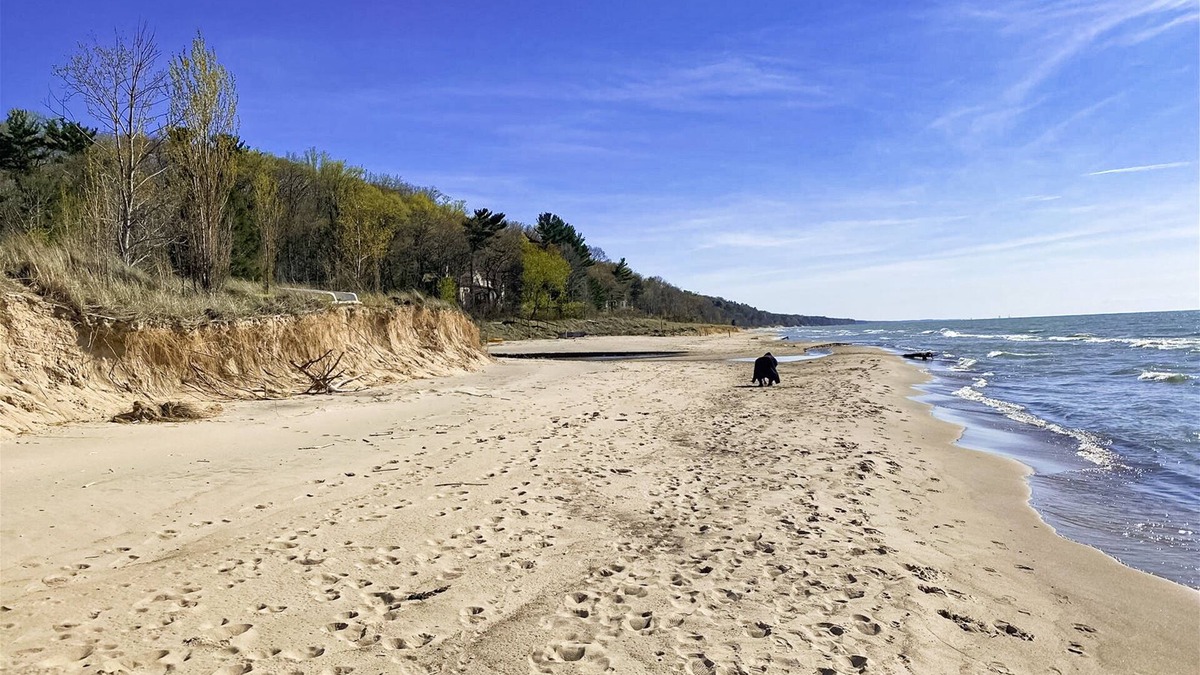 Shorewood-Tower Hills-Harbert House | Gigantic lakefront home with private hot tub, washer/dryer, AC, deck, & firepit