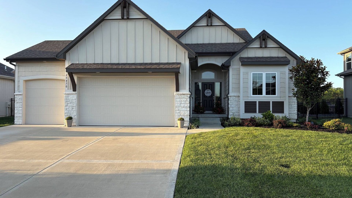 Olathe House | Gigi's Luxury Golfcourse Oasis!