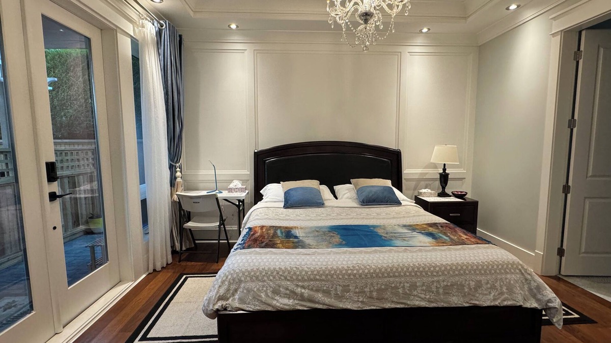 Steveston House | Gilbert house cozy guest ensuite room near YVR-airport