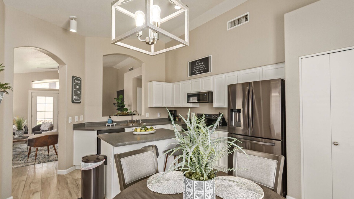 Gilbert House | Gilbert Luxury Remodel ~ EV Charger, 1-Level Comfort, Family & Pet-Friendly