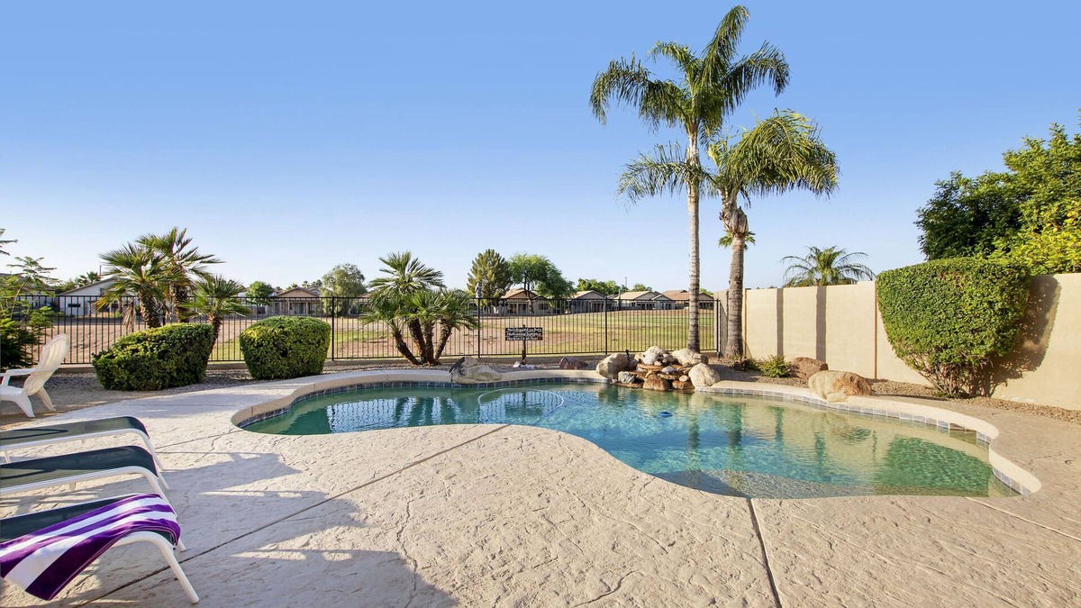 Greenfield Lakes House | Gilbert Oasis on a Golf Course