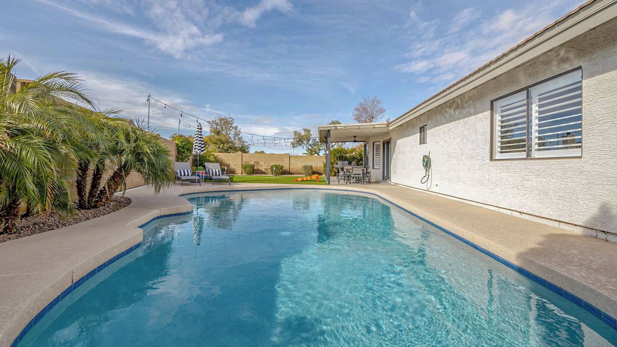 Meadows House | Gilbert Oasis: Pool, Putting Green & Near DT!