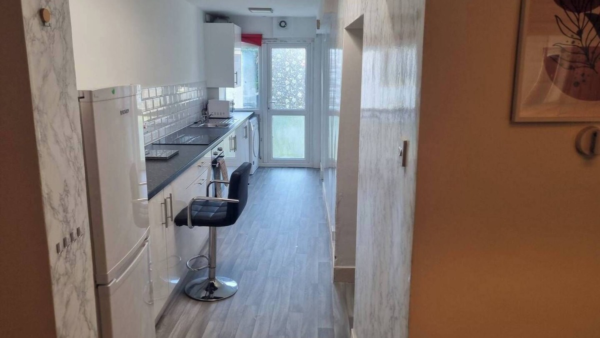 Gillingham House | Gillingham 4-Bed Stay - Wifi, Parking, Ldn Access