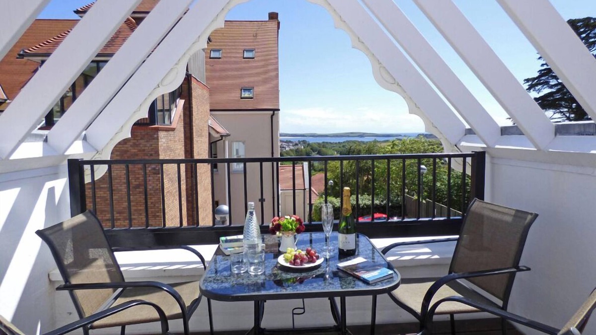 Tenby Cottage | Giltar View, holiday property Tenby, Sleeps 5, 3 bedrooms, bathrooms