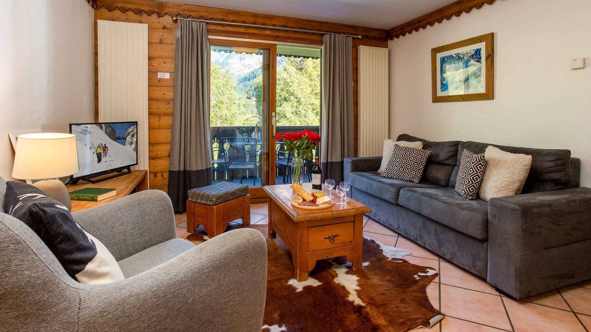 Chamonix City Centre Cottage | Ginabelle 14 apartment - an apartment that sleeps 4 guests in 2 bedrooms