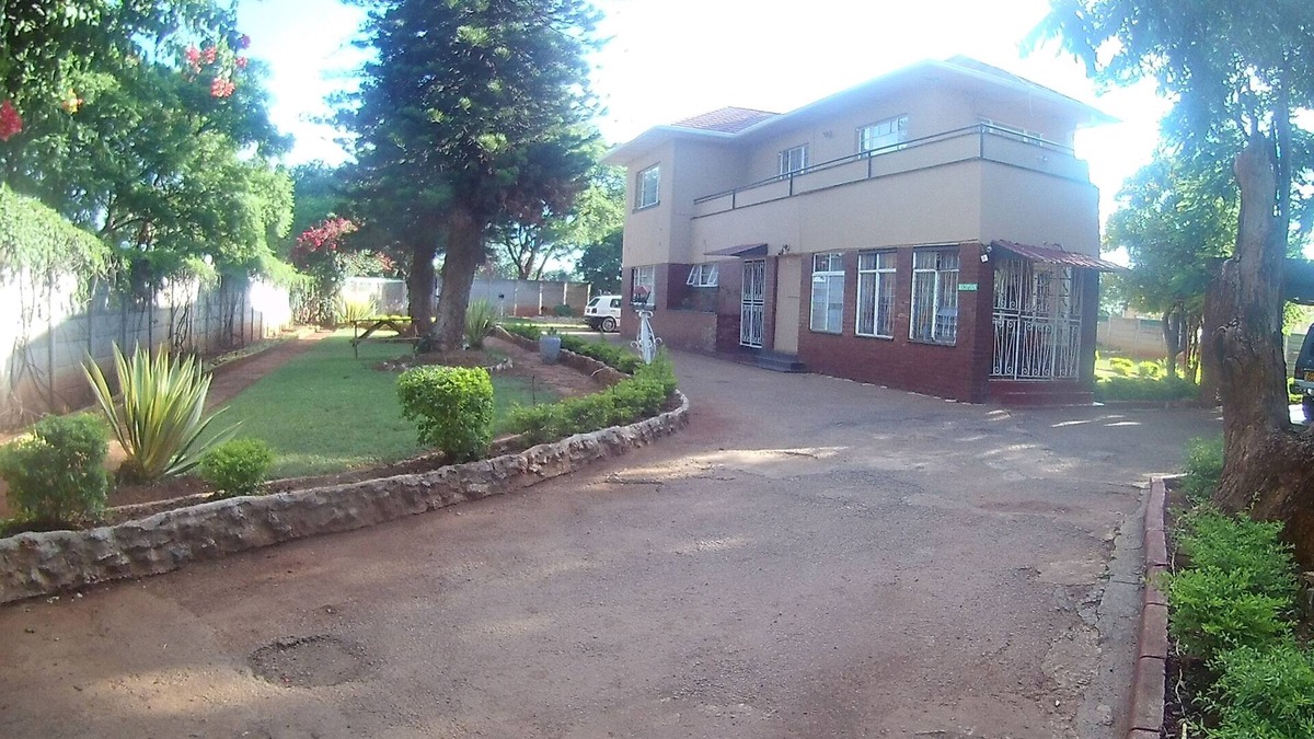 Bulawayo Cabin | Ginger lilly offers a serene environment , great rooms with astounding colors et