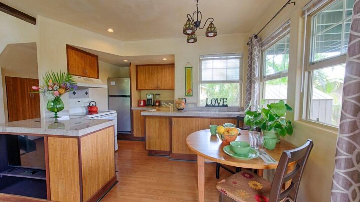 Kuau House | Gingerbread House-Less than a mile from Paia town and all North Shore beaches