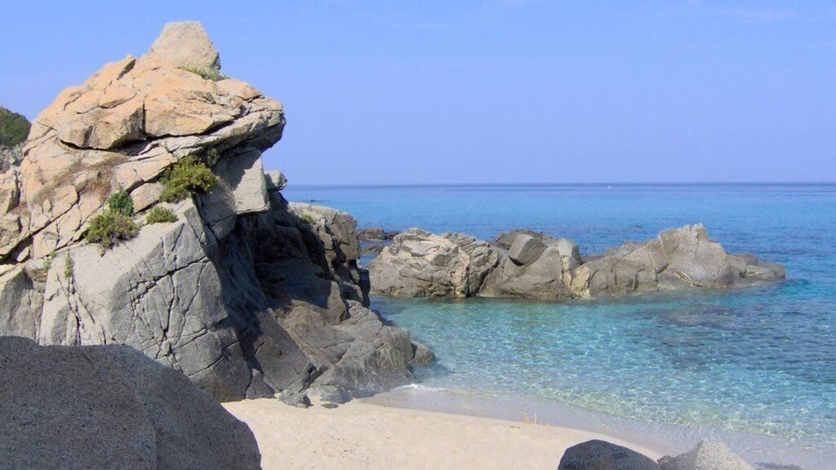 Santa Maria Apartment | Giorgia's house in Capo Vaticano, apartment with wifi, air cond., pool
