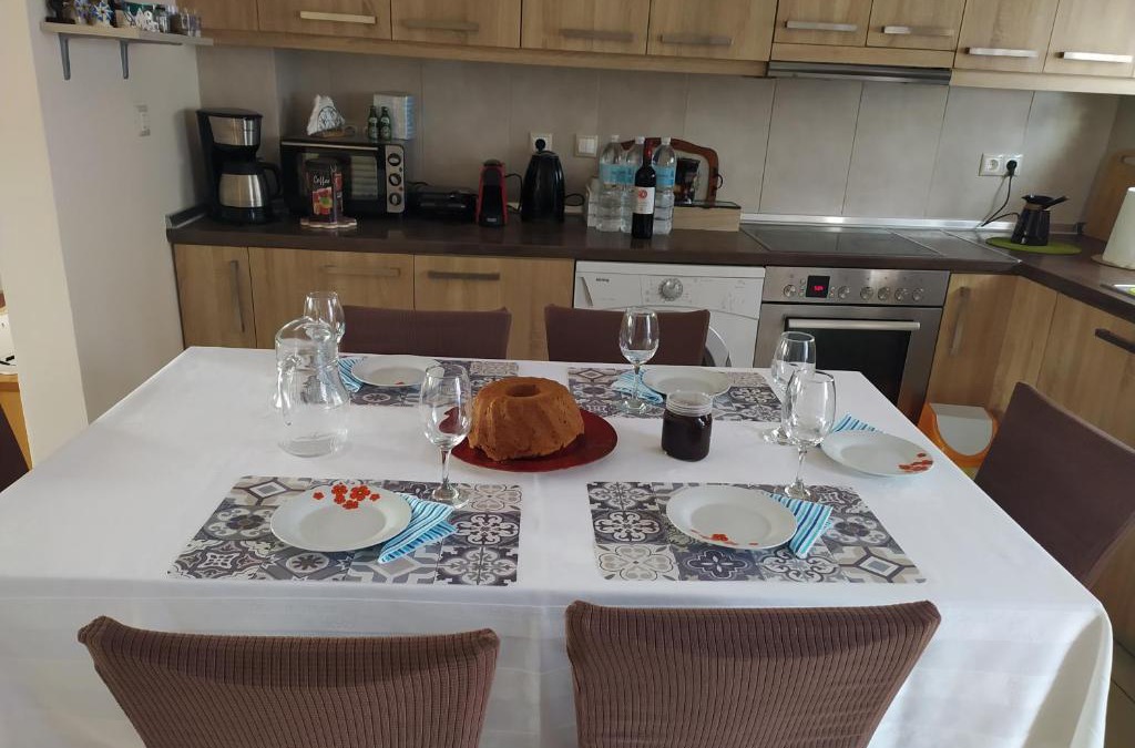 Petaloudes Apartment | Giota's City House