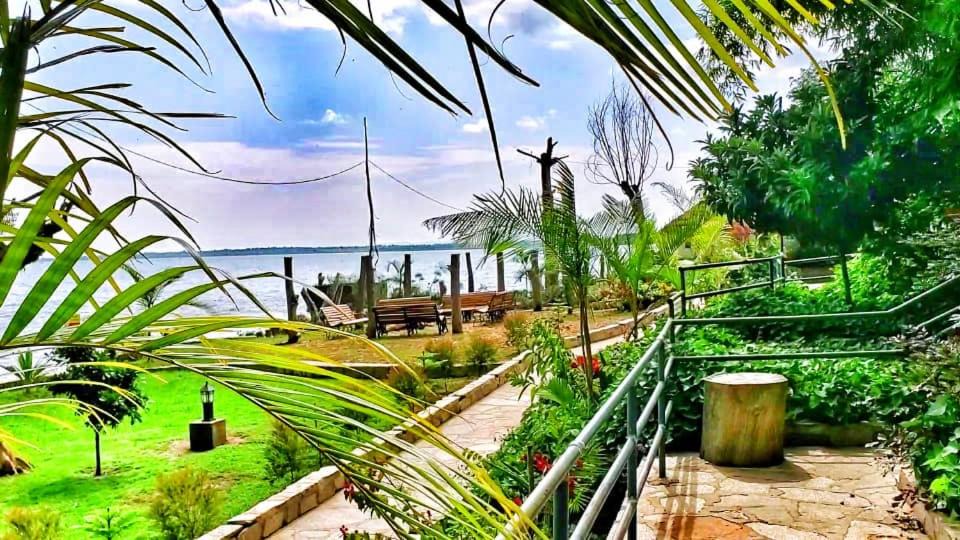 Pakwach Hotel | Gipir and Labongo Safari Lodge Ltd