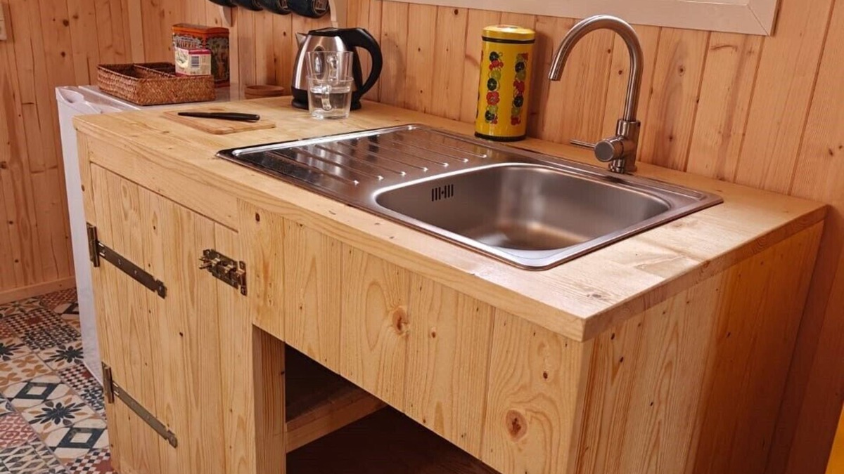 Bergeijk Cabin | Gipsy wagon 2pers at camping Lindershoeve Bergeijk where tranquility and nature come together