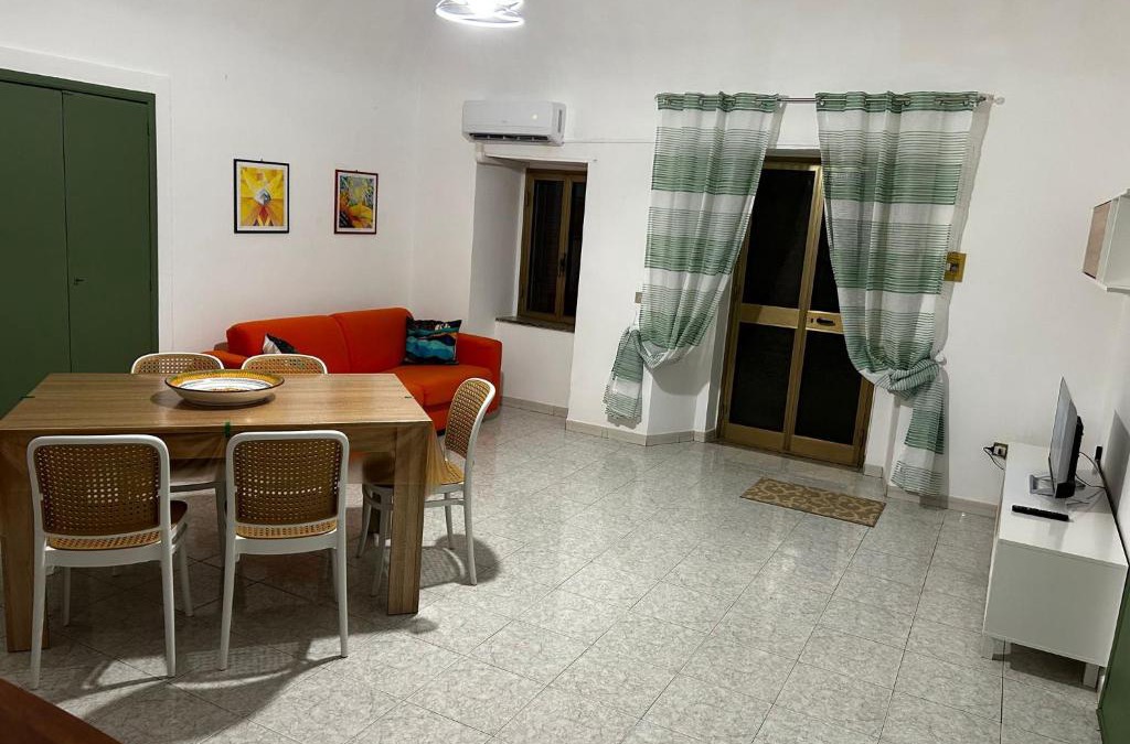 Santo Stefano di Camastra House | Gira Vota e Furria
