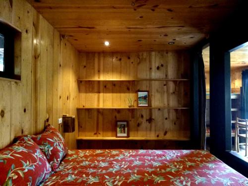 Soc Son Cabin | GISY Lake House 2F