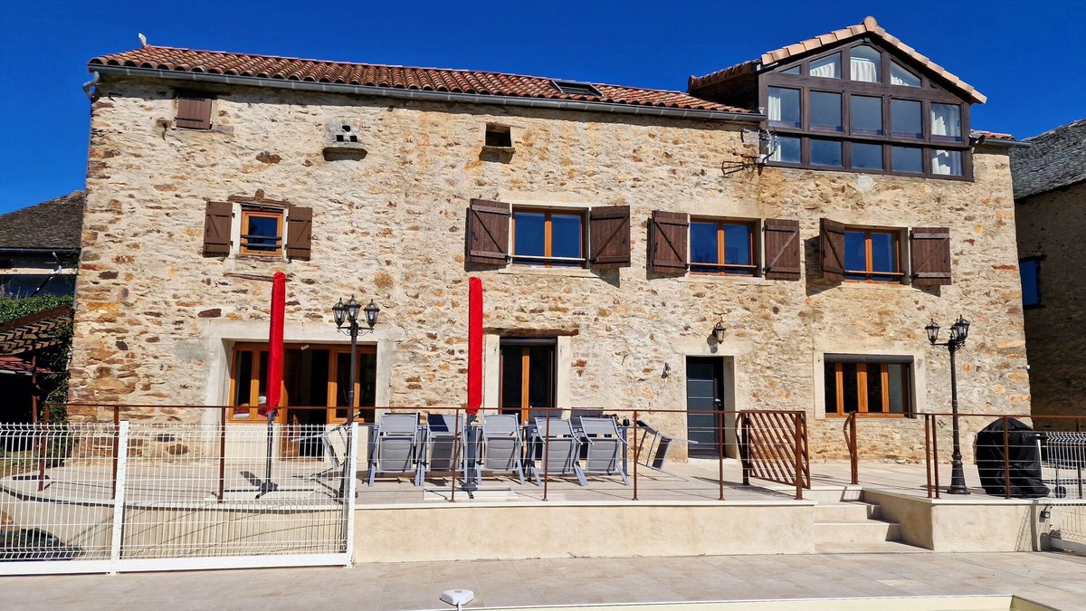 Pampelonne House | Gite 15 pers Tarn Aveyron with heated swimming pool