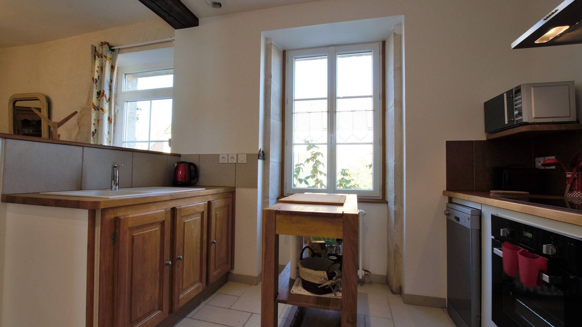 Avallon House | GITE 2 PERS - HEATED POOL - PONY