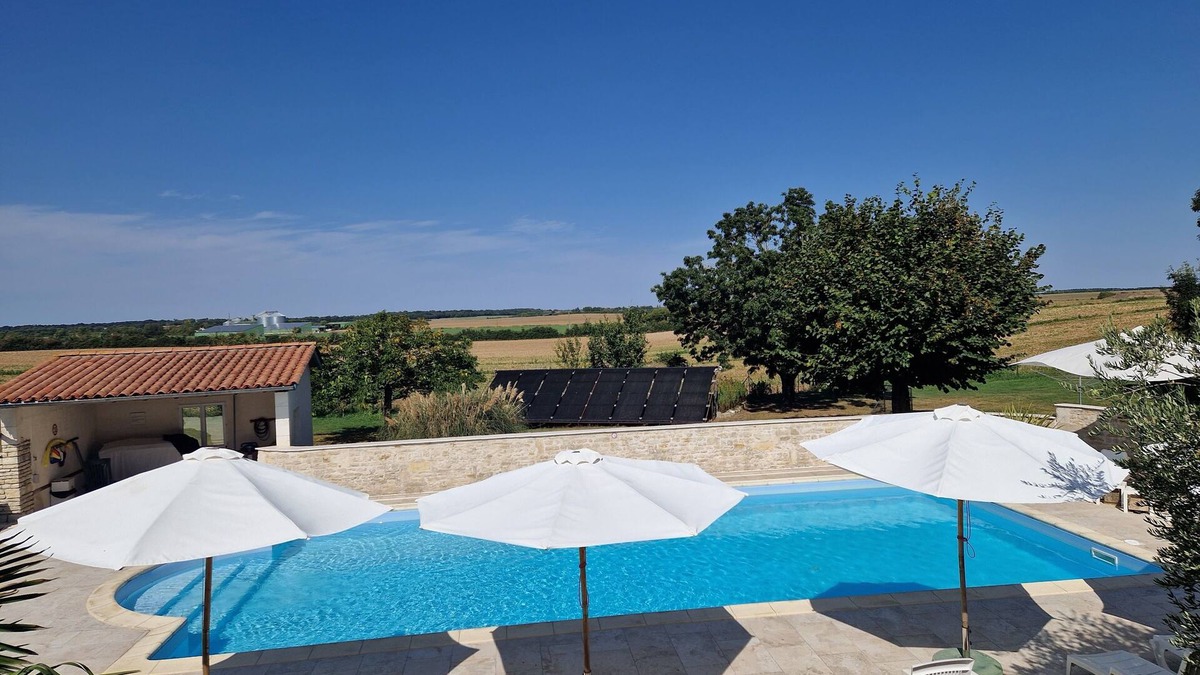 Saint-Pierre-d'Amilly House | Gite 3: Hollyhocks for 2 people in an area of 6 gîtes