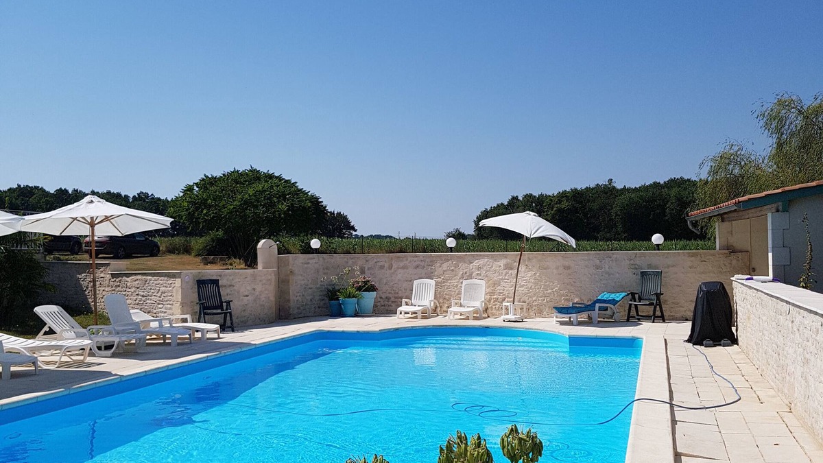 Saint-Pierre-d'Amilly House | Gite 4: Swallows 4 bedrooms for 10 people