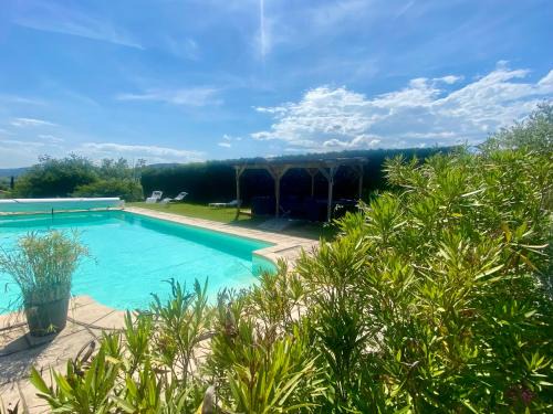 Alba-la-Romaine Apartment | Gite 4p, 2 chambres, jardin, piscine à partager