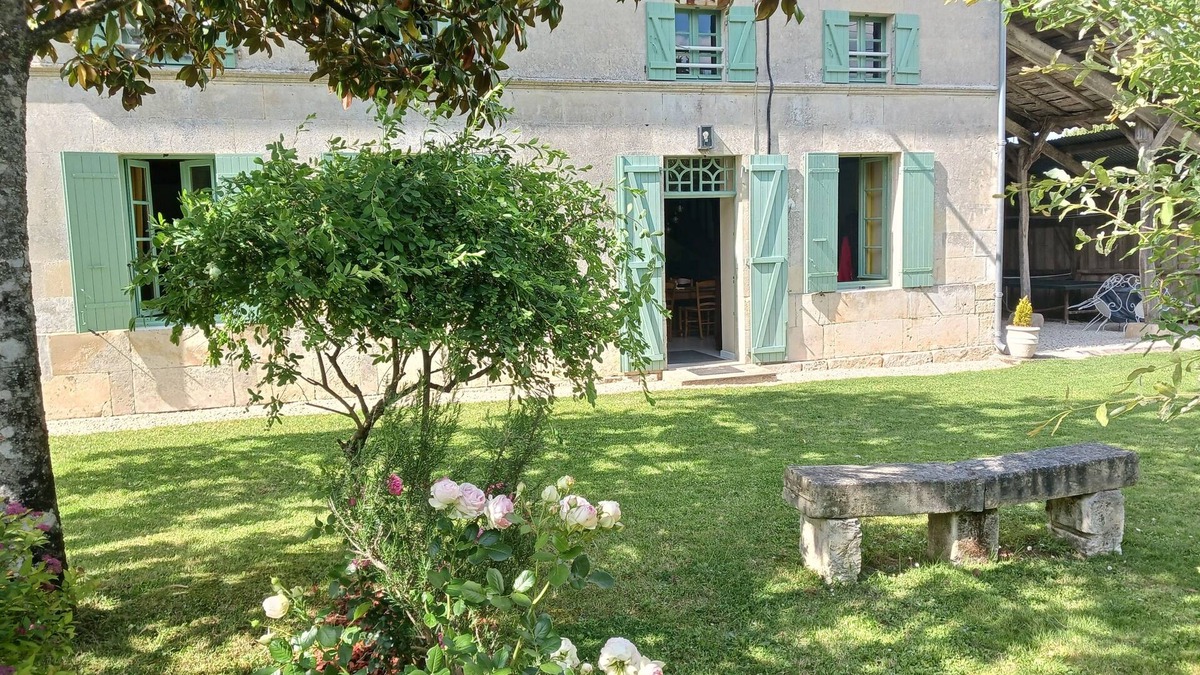 Fleac-sur-Seugne House | Gite 8 people * near Jonzac real haven more parking