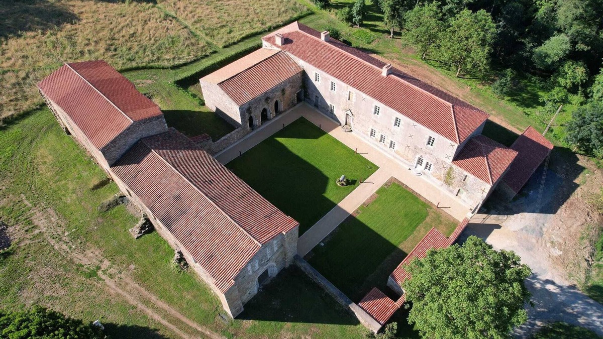 Bournezeau House | GITE A L'ABBAYE