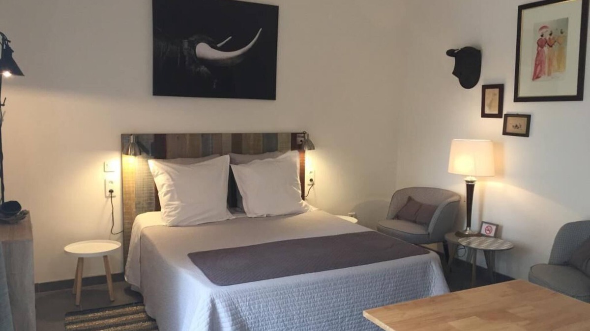 Pernes-les-Fontaines Apartment | Gite Alpilles dans Mas provençal avec piscine