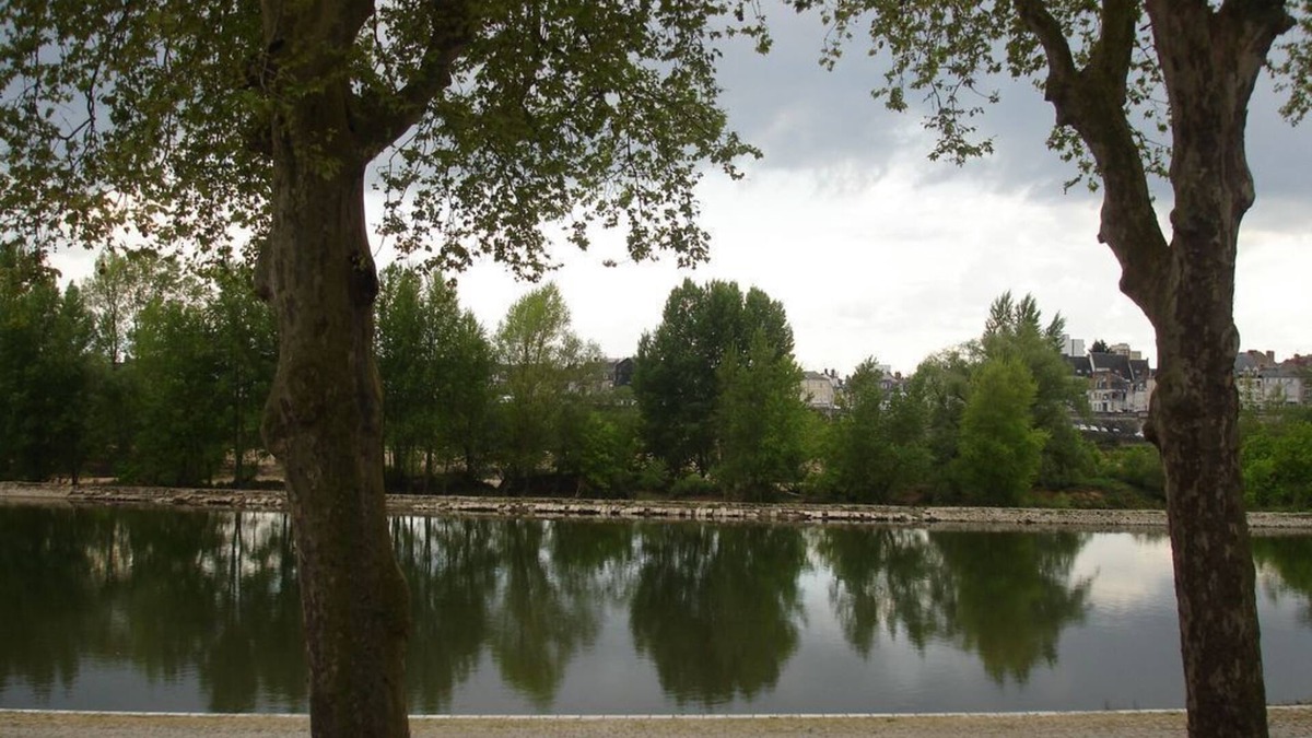Bourgogne Apartment | Gîte Appart "La Gabare" with view of the Loire River