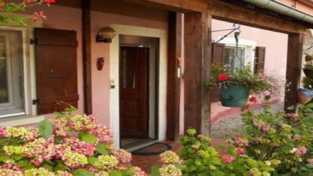 Brotte-les-Ray Cottage | gîte arthemise is located in a charming village in the valley of the SAONE