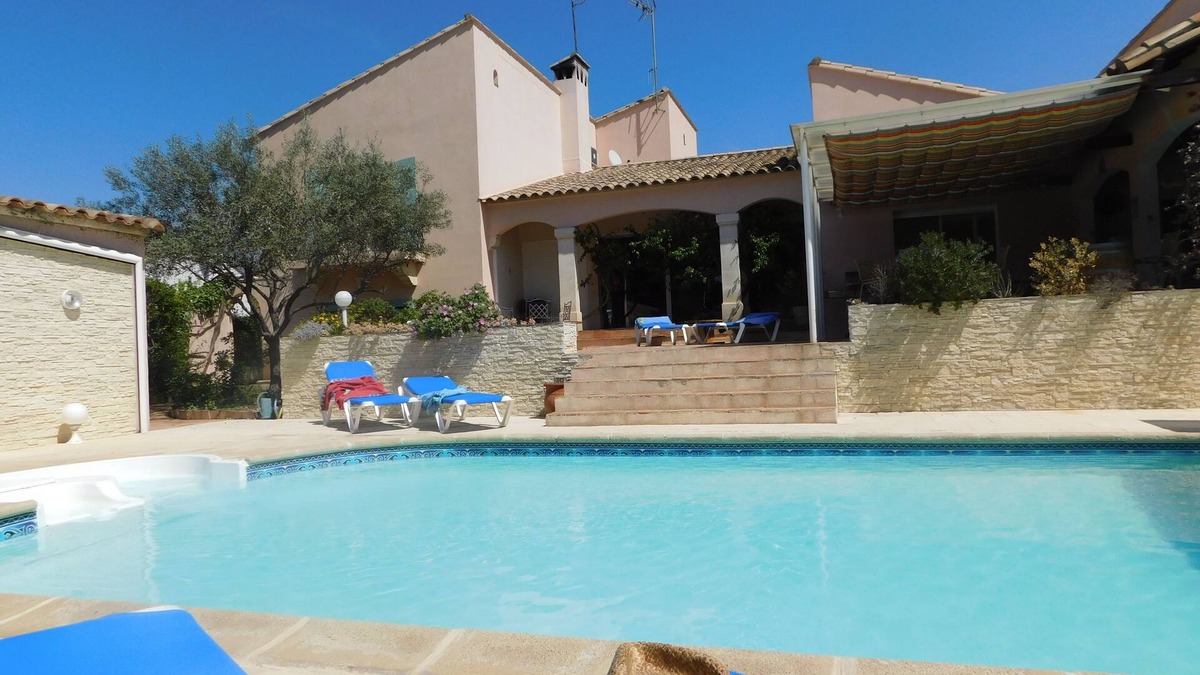 Villetelle Bed & Breakfast | Gîte at the gateway to the Camargue, heated swimming pool, 2 bedrooms, garden, parking
