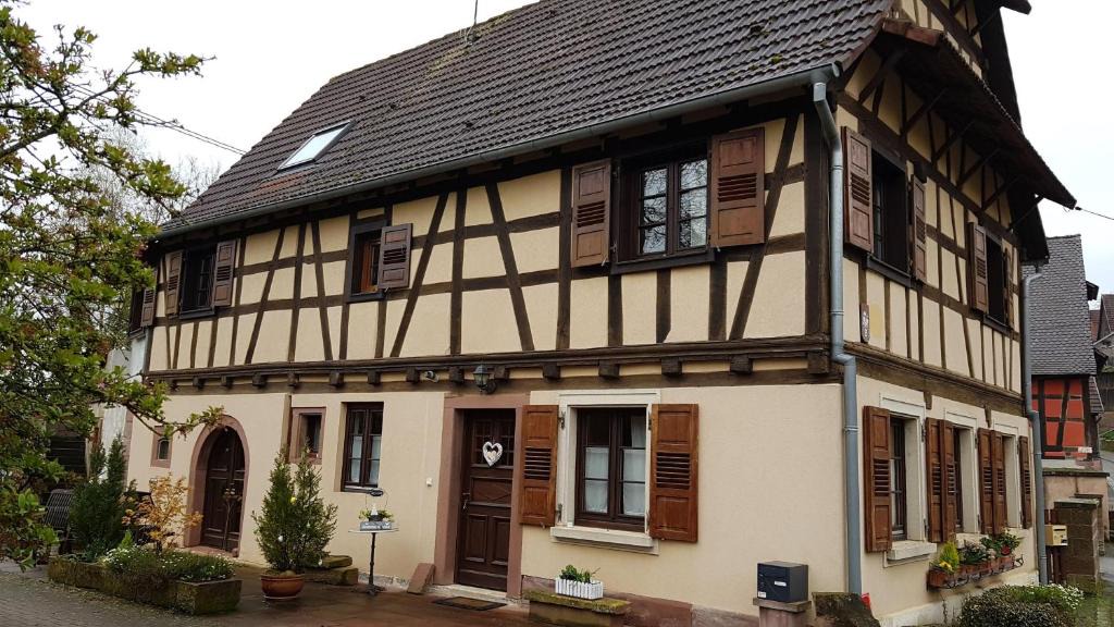 Langensoultzbach House | GITE AU PETIT RUISSEAU-Etage et combles-maison alsacienne 4 personnes 4 nuitées minimum