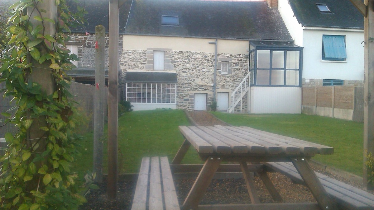 Cherrueix Cottage | Gite Baie Mt St Michel Facing The Sea in the commune of cherrueix