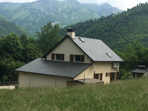 Saint-Beat House | Gite Ballestan