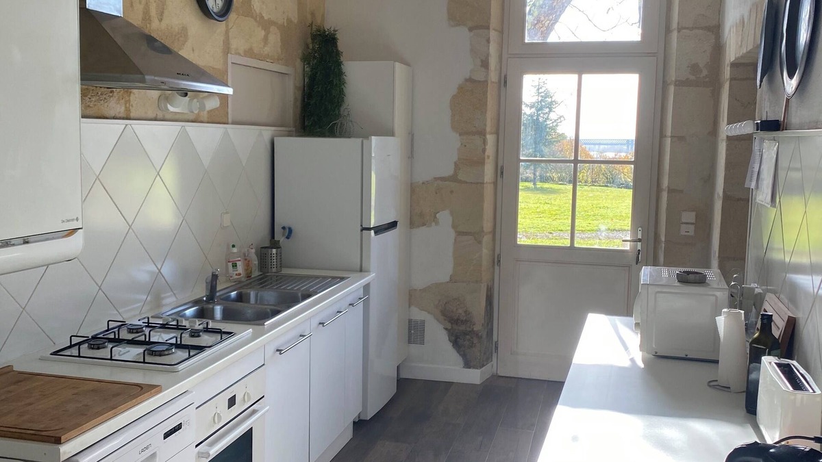 Cubzac-les-Ponts House | Gite Bellevue. An unobstructed view of the Dordogne!