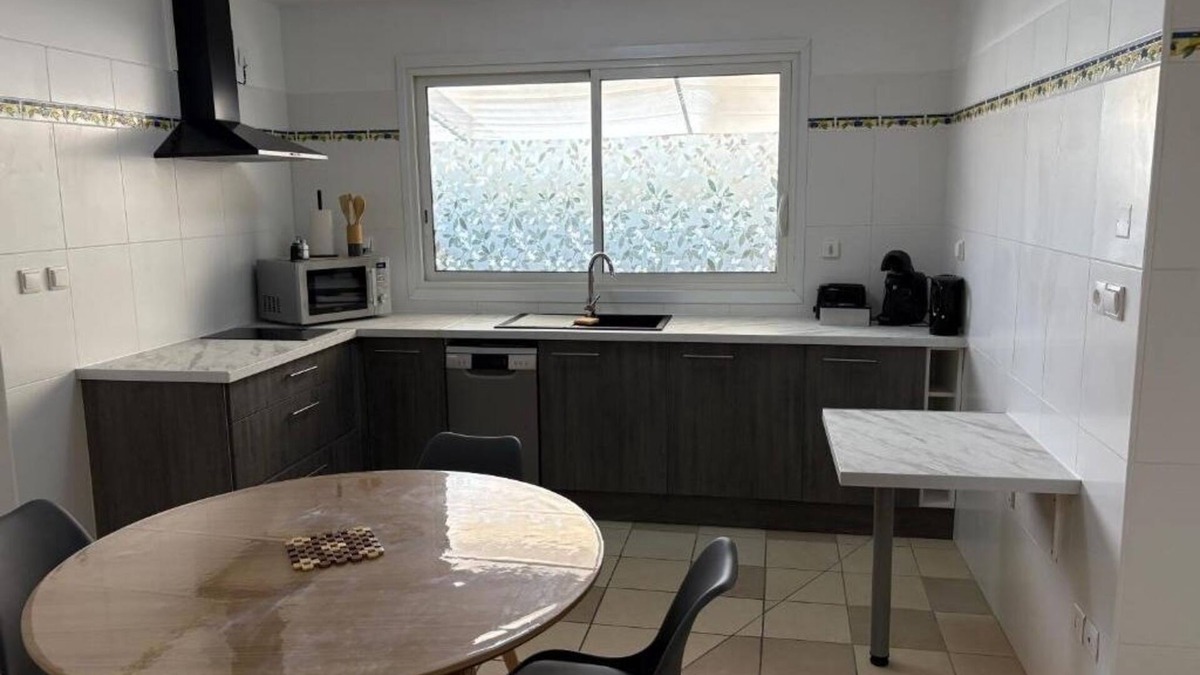 Nissan-lez-Enserune Cabin | Gite chez Galinette 50M2 plus 50M2 private terrace 300m from center