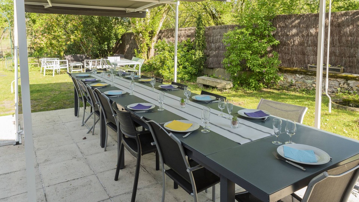 Montbazon House | Gîte Chez Stéphanie Montbazon, 5-bedroom farmhouse in the heart of the village - 15pers