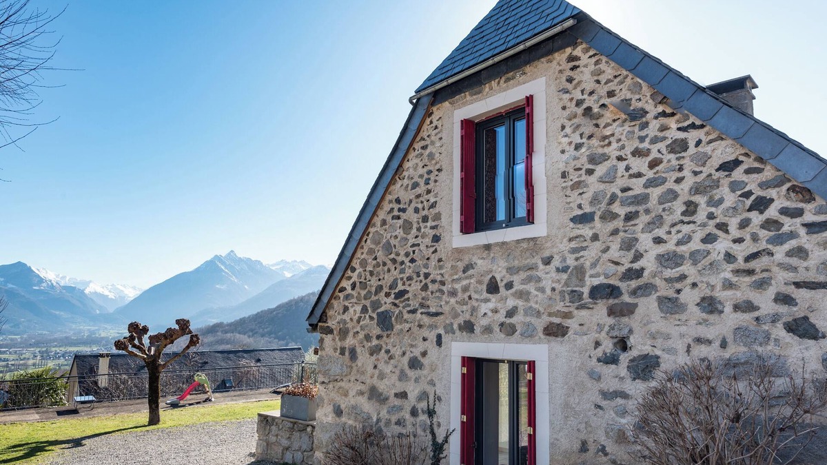 Ouzous House | Gîte d'Ayzi - Charming cottage with panoramic view, ideal for family or friends, 15 min from Lourdes