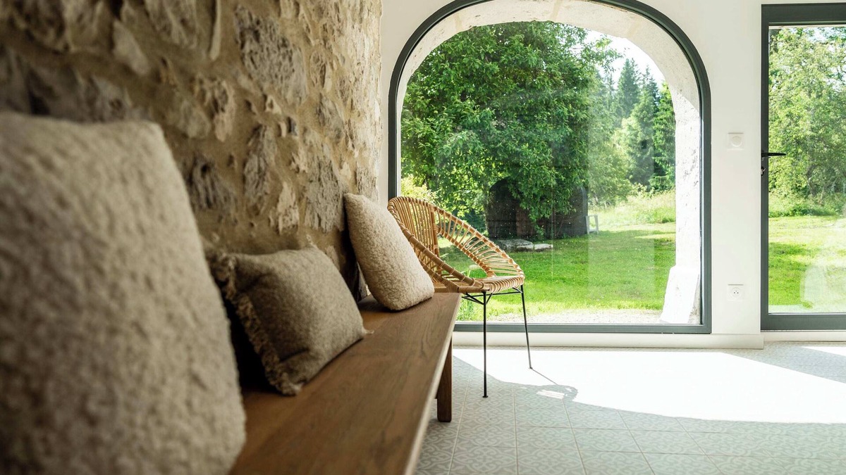 Premanon Apartment | Gite dans ferme en pierre en pleine nature. Confort et charme avec vue dégagée s
