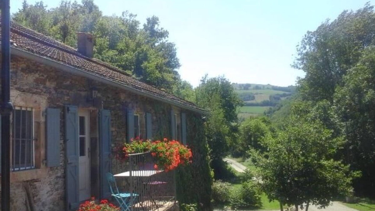 Curvalle Apartment | Gite Dans Maison Pour 2 Pers axe Albi-millau Bord de L'eau Vallée du Tarn